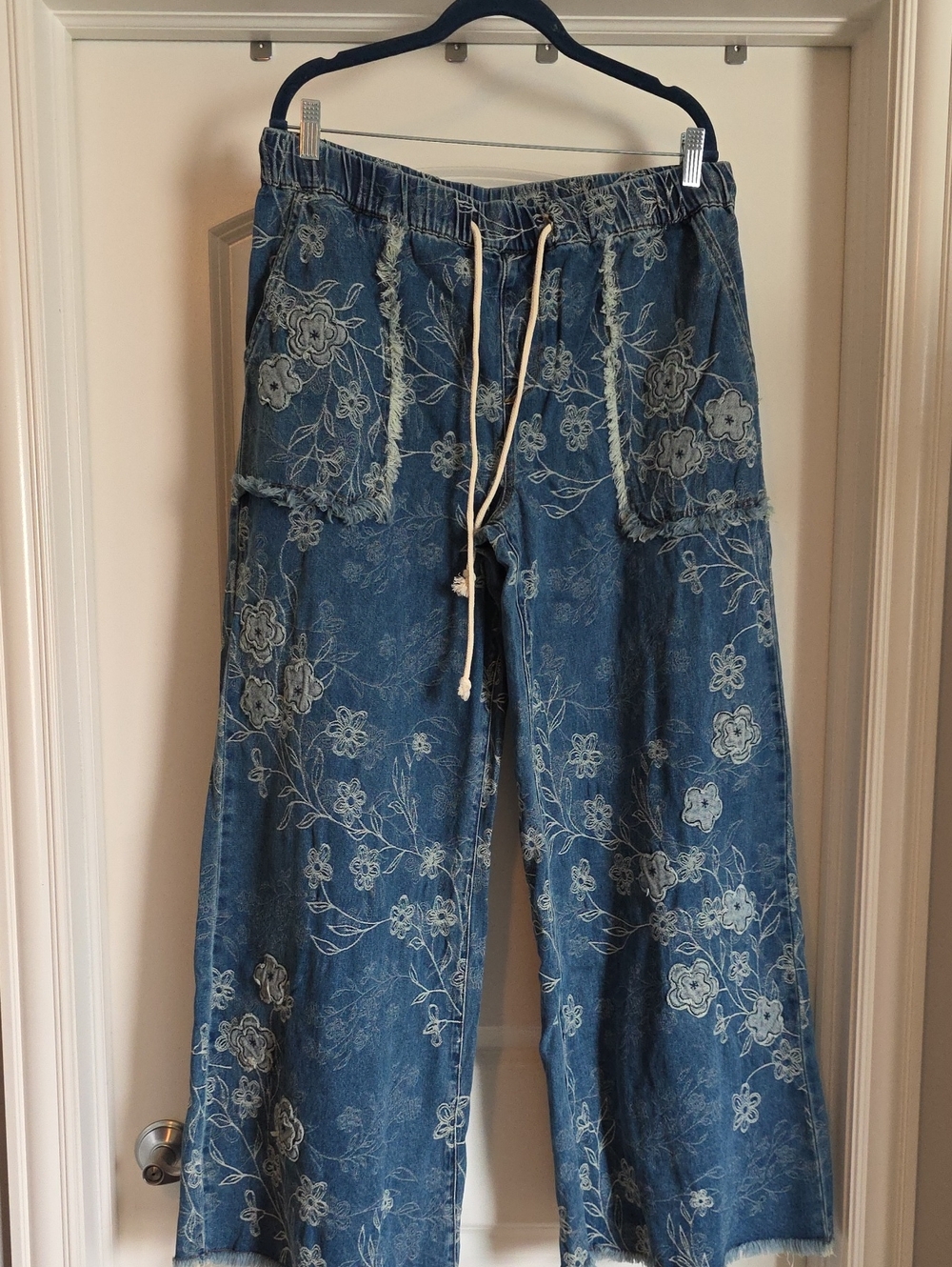 NWOT Oli & Hali XL Blue Floral Bloom Wide-Leg Embroidered Denim Jeans - Picture 3 of 12